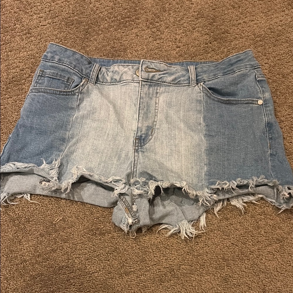 Distressed Denim Color Block Women Shorts - Altard state - Size 31 - stretchy